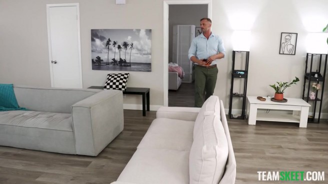 Грудастая доченька, которая безусловно очень сильно хочет заняться сексом #1