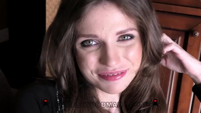 Если попала на кастинг Пьера Вудмана, то дырочки будут разорваны #1