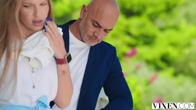 Не грех до основания насадить на член эту розовую пизду #1