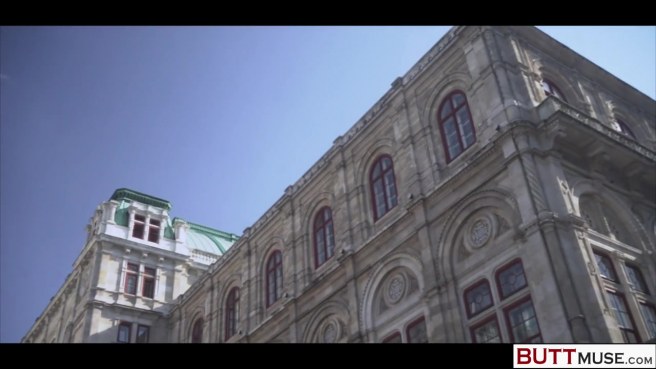 Горяченькая жопка с массивным членом внутри #1