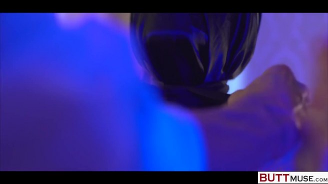 Горяченькая жопка с массивным членом внутри #2