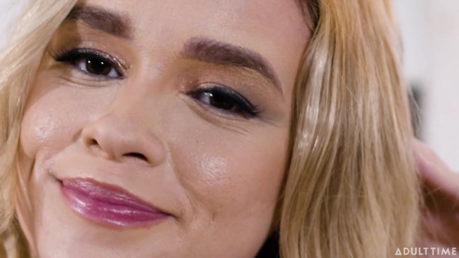 Настоящий кайф для идеально выбритой киски симпатичной девушки #1