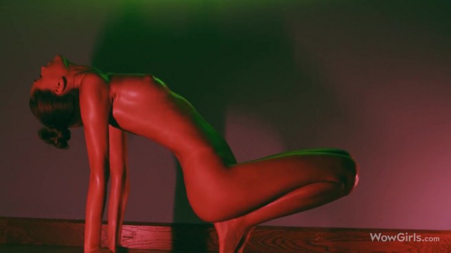 Идеальное обнажение 20-летней длинноногой модельки #8