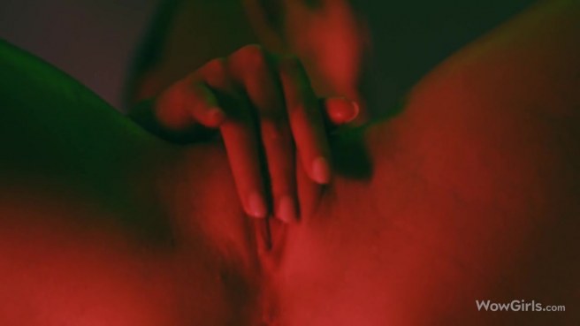 Идеальное обнажение 20-летней длинноногой модельки #9