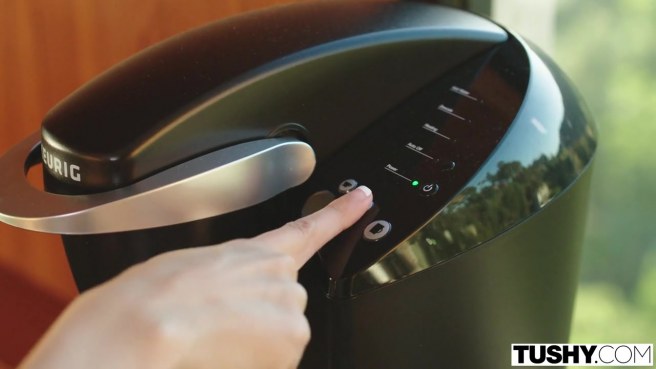 Как же хотелось засадить свой ствол в очко симпатичной сестрички #2