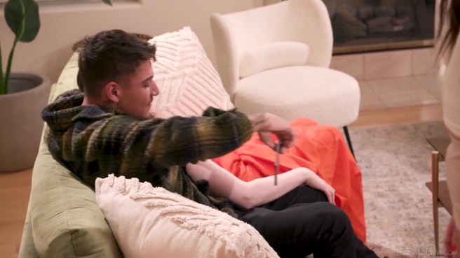 Фигуристая сестричка, которая знает толк в плотских наслаждениях #10