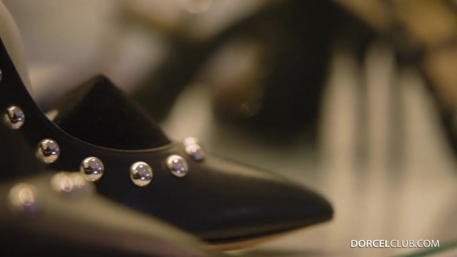 Горячие телки с тугими попками делят одного жеребца, превращая вечер в дикий ЖМЖ-беспредел #1