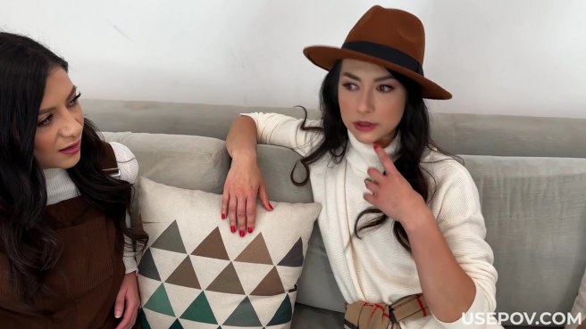 Две сучки с идеальными формами зажали одного парня, деля его член в жарком тройничке без правил #1