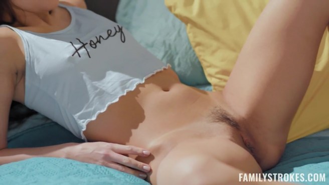 Мама с дочкой снова и снова готовы участвовать в тройничке #3